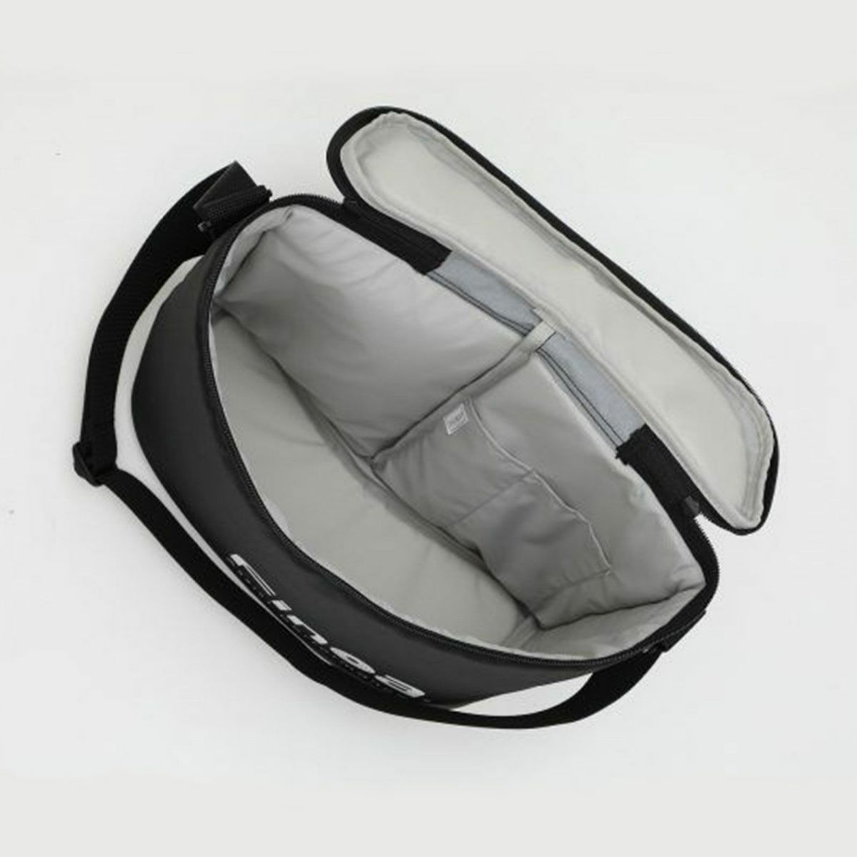 F. トレーナーズバッグ